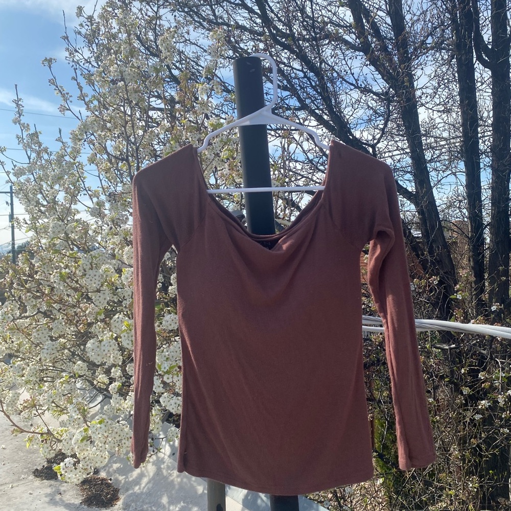 Fitted Off-the-Shoulder Long Sleeved Top